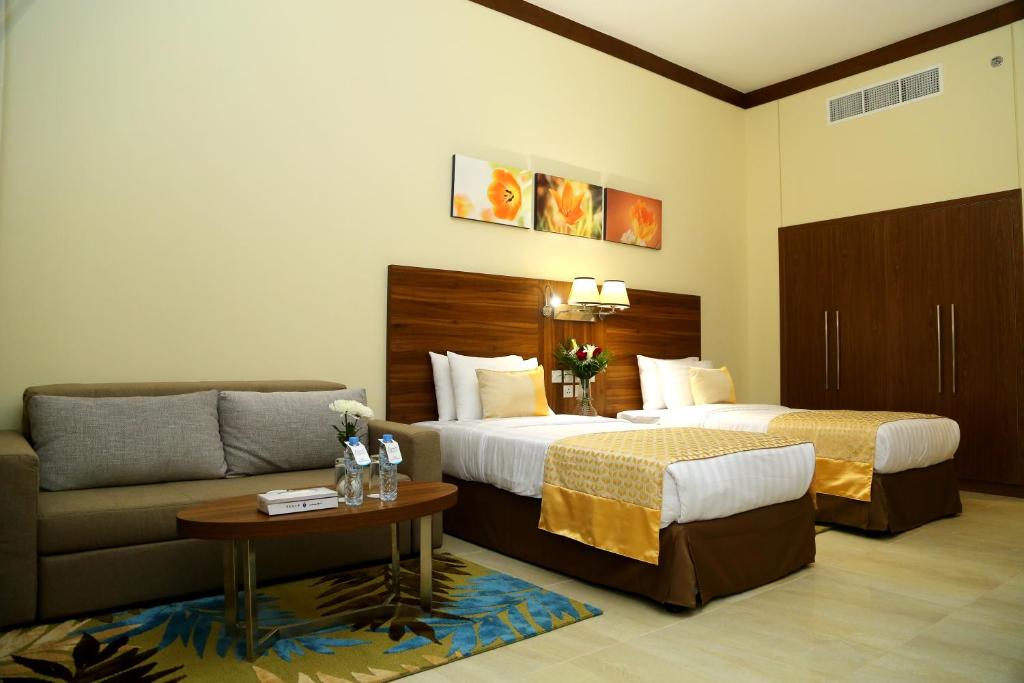 Апартаменты (Улучшенные апартаменты с 1 спальней) апарт-отеля Tulip Al Barsha Hotel Apartment, Дубай