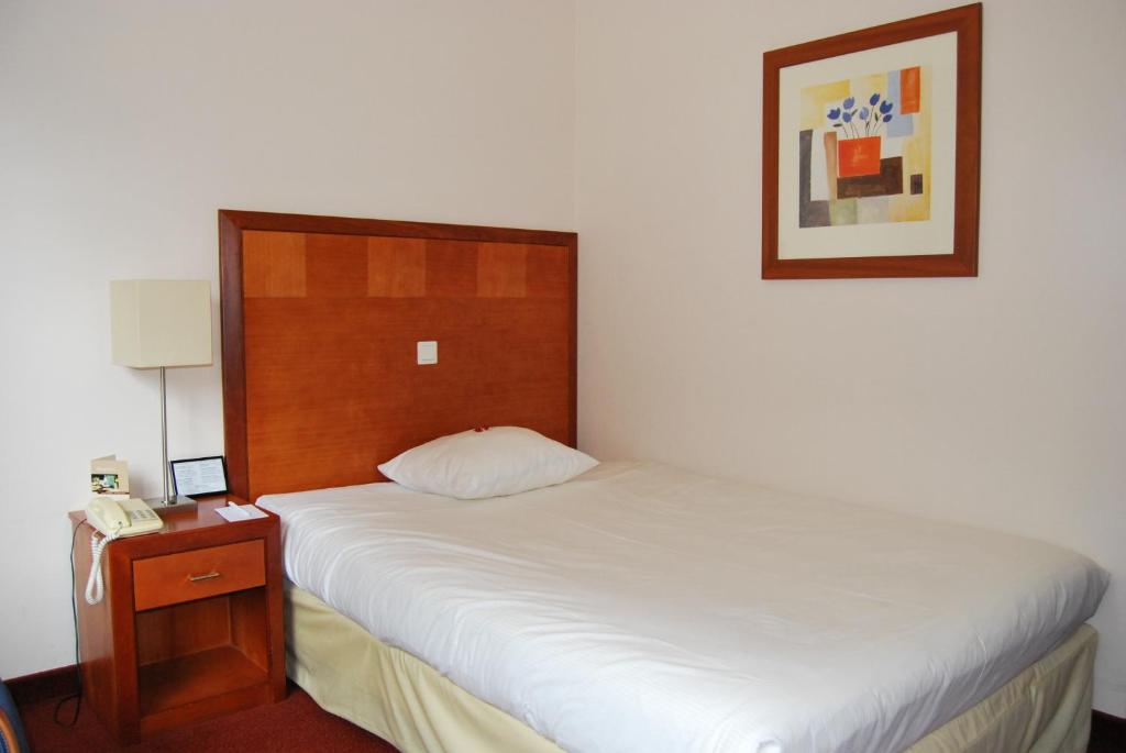 Двухместный (Небольшой двухместный номер с 1 кроватью и душем) отеля Fletcher Parkhotel Val Monte, Неймеген
