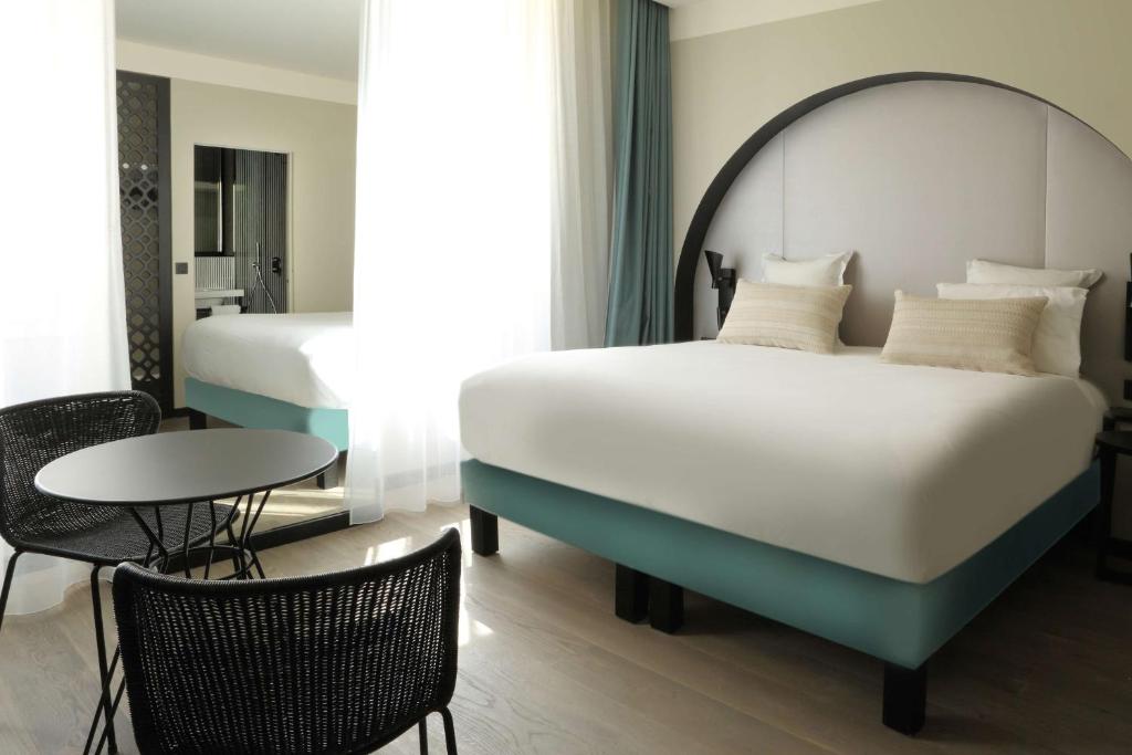Двухместный (Номер Делюкс с кроватью размера «king-size») отеля Best Western La Joliette, Марсель