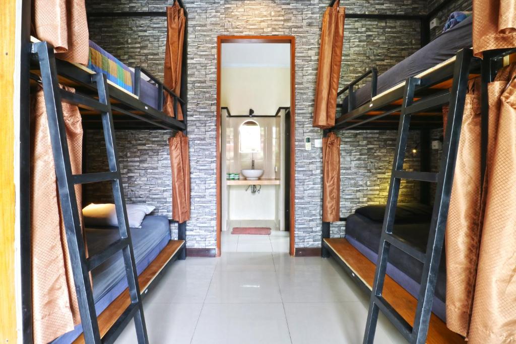 Номер (Кровать в общем 6-местном номере для мужчин и женщин), Puji Hostel and Bungalow Ubud