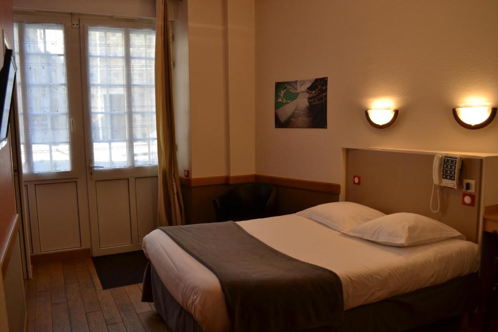 Двухместный (Двухместный номер с 2 отдельными кроватями) отеля Hôtel-Restaurant La Porte Saint Pierre, Сен-Мало