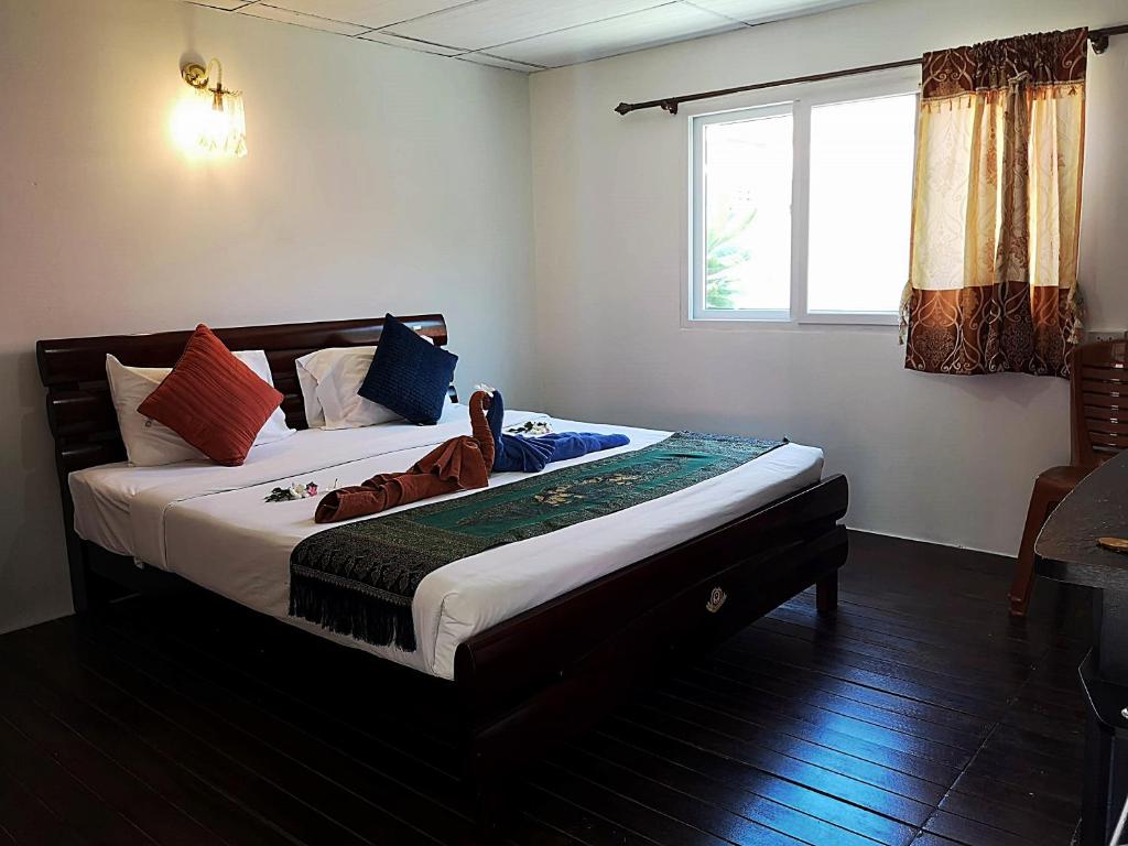 Номер (Бунгало Делюкс с патио) курортного отеля Phi Phi Ba Kao Bay Resort, Пхи-Пхи