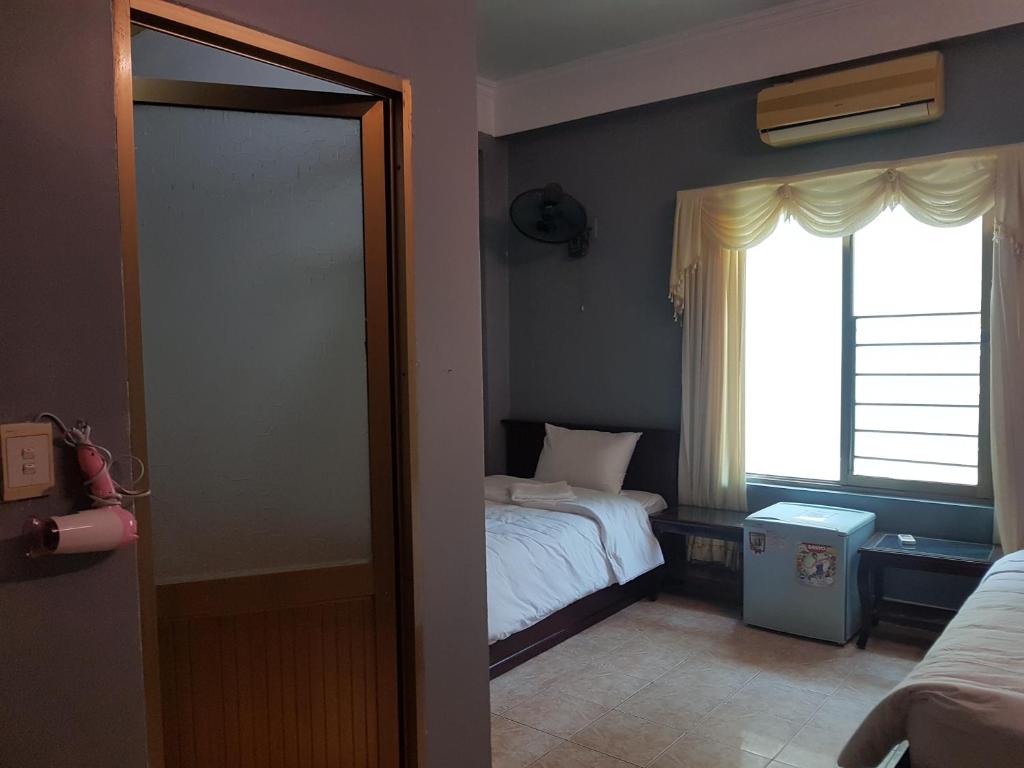 Двухместный (Двухместный номер с 2 отдельными кроватями и собственной ванной комнатой) хостела Luna's House, Катба