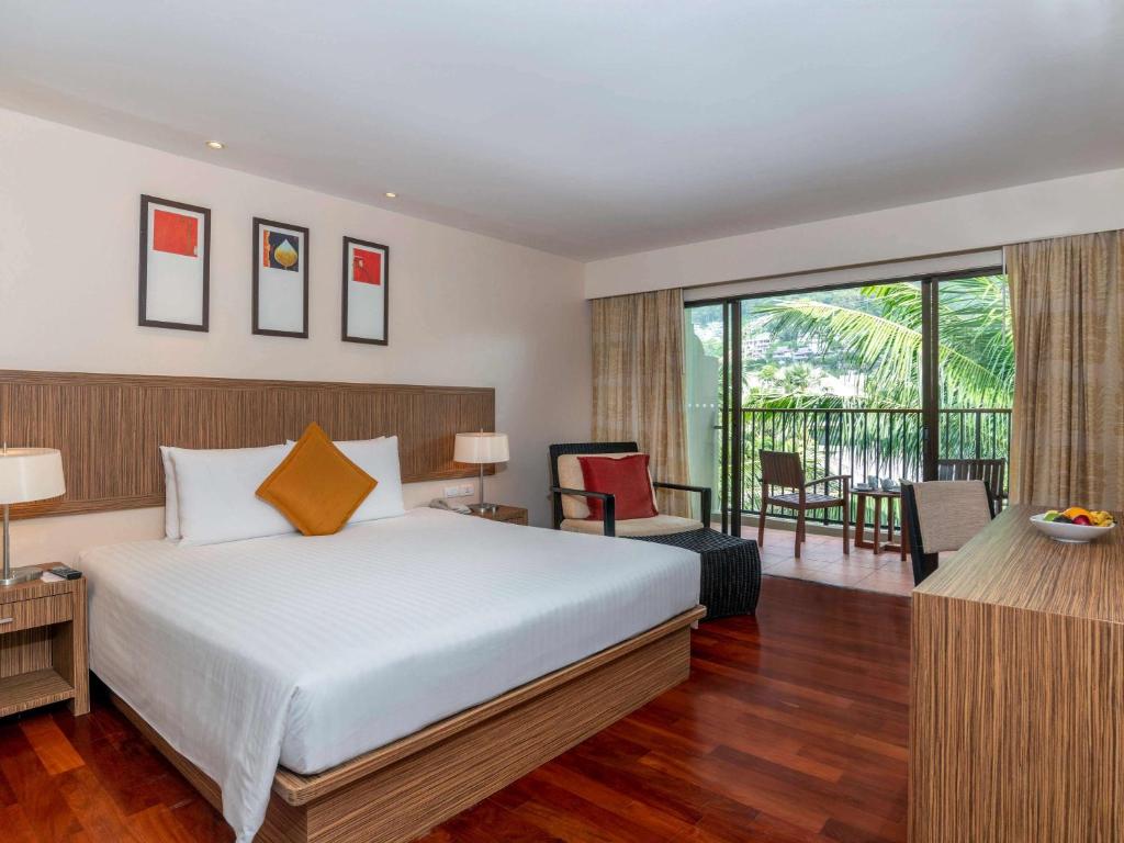 Сьюит (Семейный люкс с 2 спальнями) отеля Novotel Phuket Surin Beach Resort, Пхукет