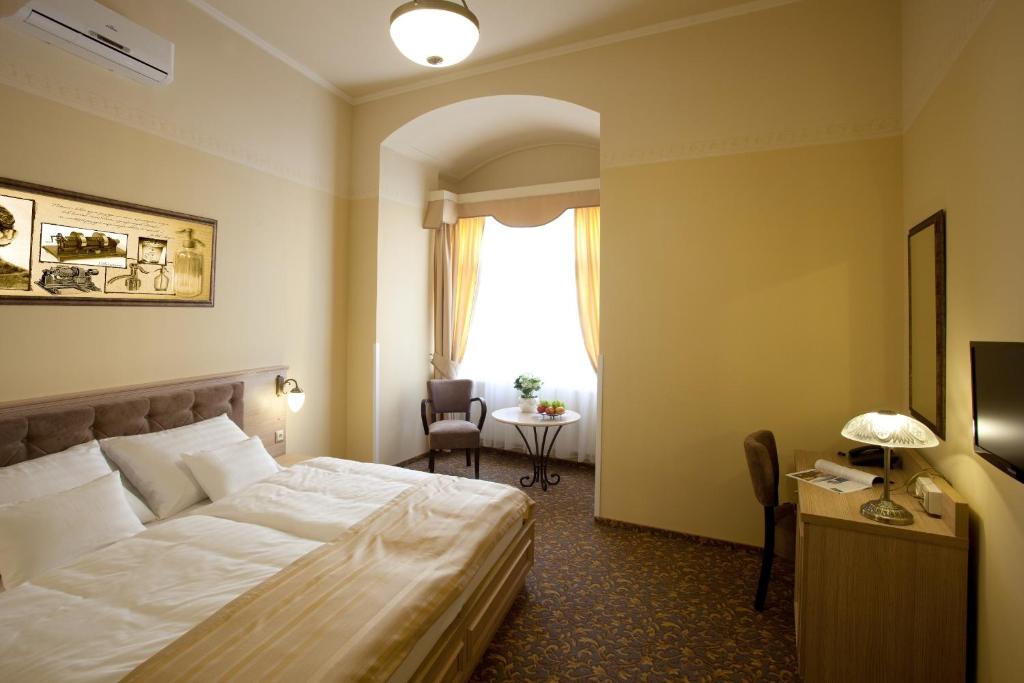 Двухместный (Двухместный номер с 1 кроватью или 2 отдельными кроватями) отеля Barokk Hotel Promenád, Дьёр