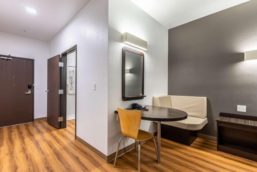 Двухместный (Номер Делюкс для некурящих с 1 кроватью размера 