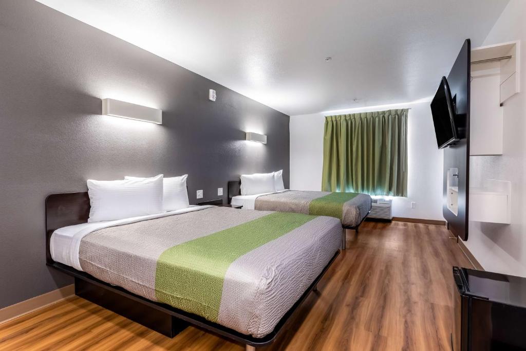 Четырехместный (Номер Делюкс с 2 кроватями размера 