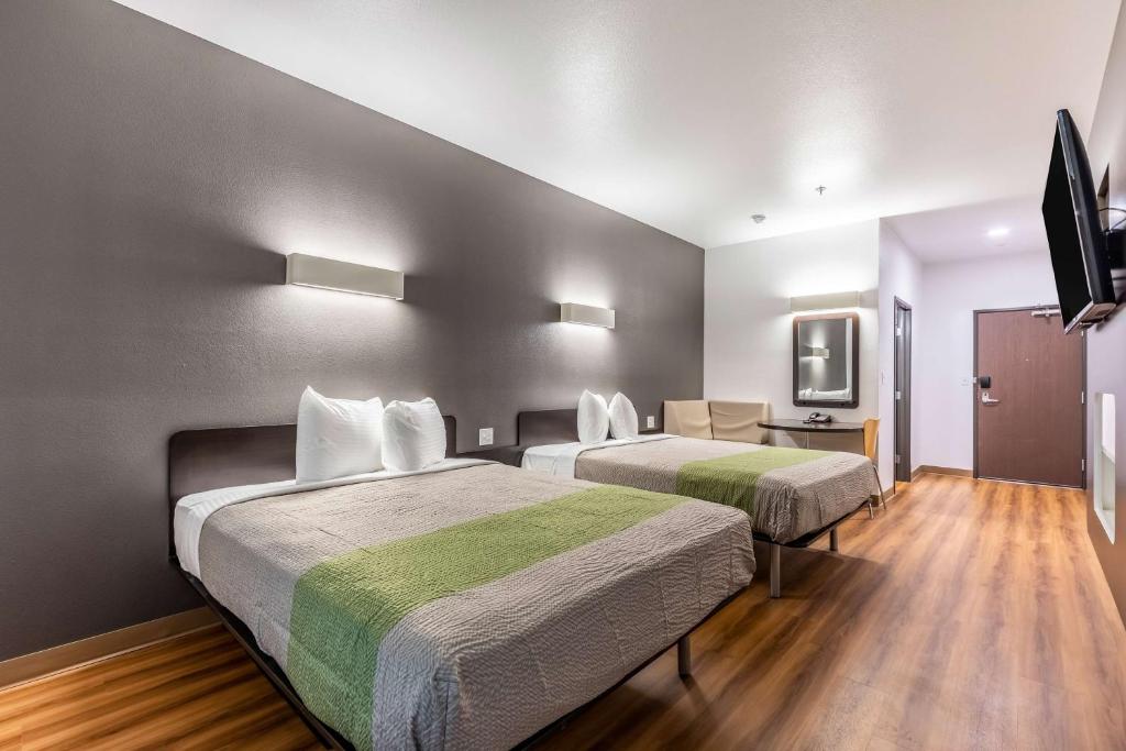 Четырехместный (Номер Делюкс с 2 кроватями размера 