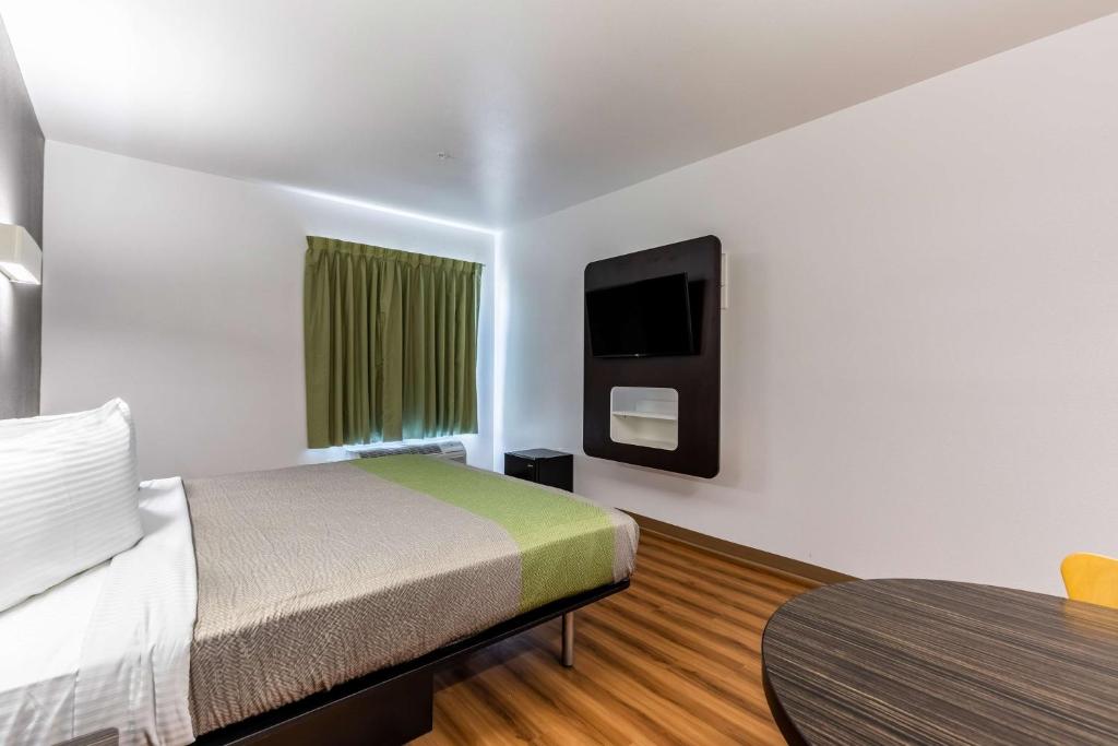 Двухместный (Номер Делюкс для некурящих с 1 кроватью размера 