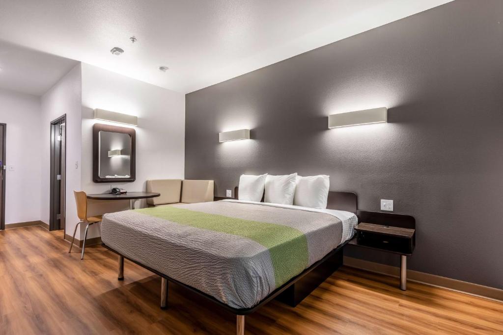 Двухместный (Номер Делюкс для некурящих с 1 кроватью размера 