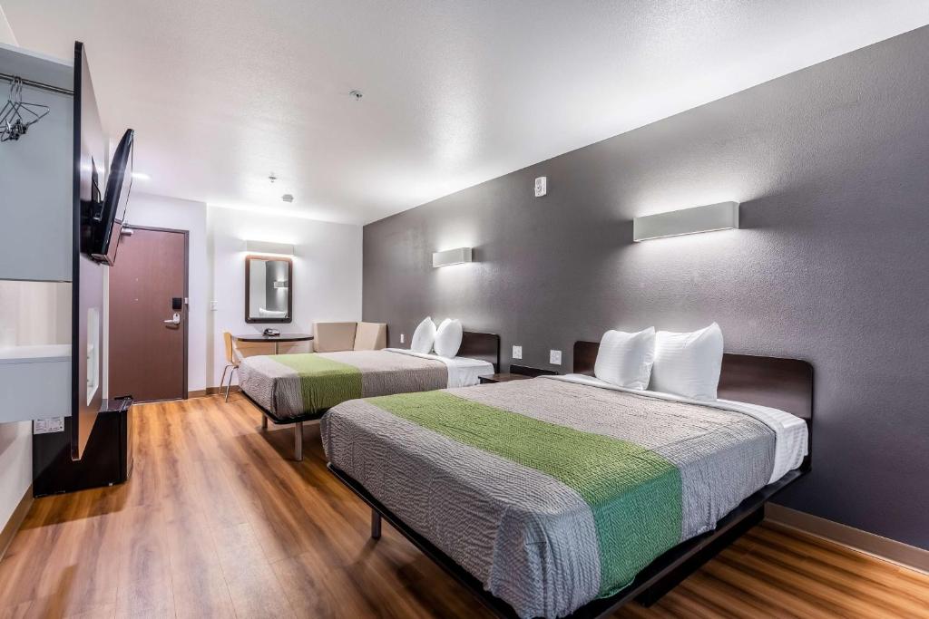 Четырехместный (Номер Делюкс с 2 кроватями размера 