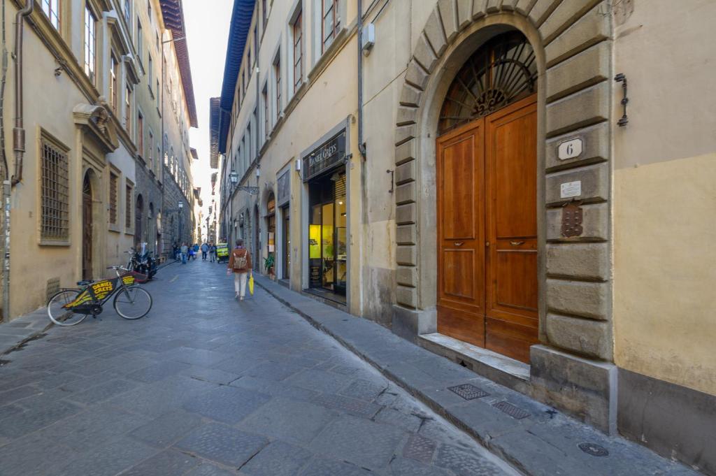 Апартаменты (Апартаменты с 2 спальнями - Двухуровневые - Borgo degli Albizi 6) апартамента Apartments Florence- Duomo, Флоренция