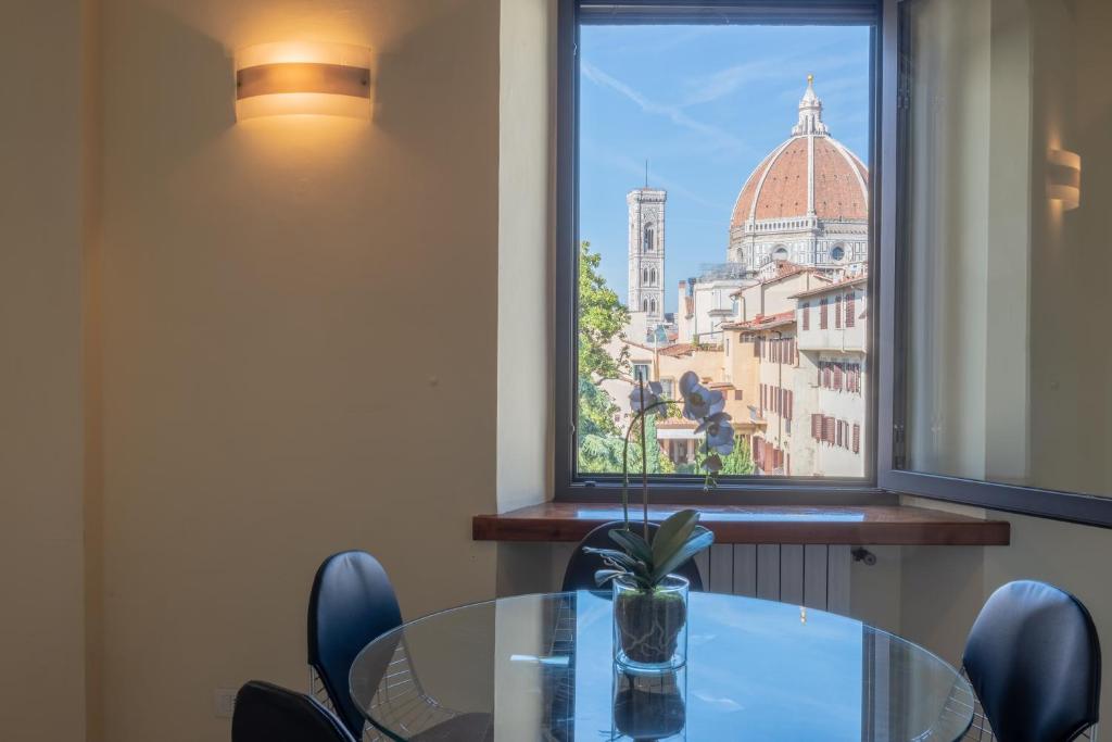 Апартаменты (Апартаменты с 2 спальнями - Двухуровневые - Borgo degli Albizi 6), Apartments Florence- Duomo