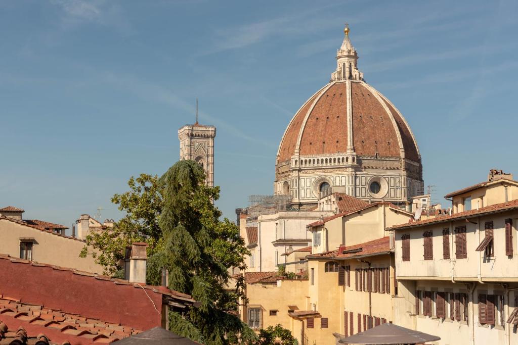 Апартаменты (Апартаменты с 2 спальнями - Двухуровневые - Borgo degli Albizi 6), Apartments Florence- Duomo