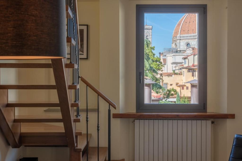 Апартаменты (Апартаменты с 2 спальнями - Двухуровневые - Borgo degli Albizi 6), Apartments Florence- Duomo