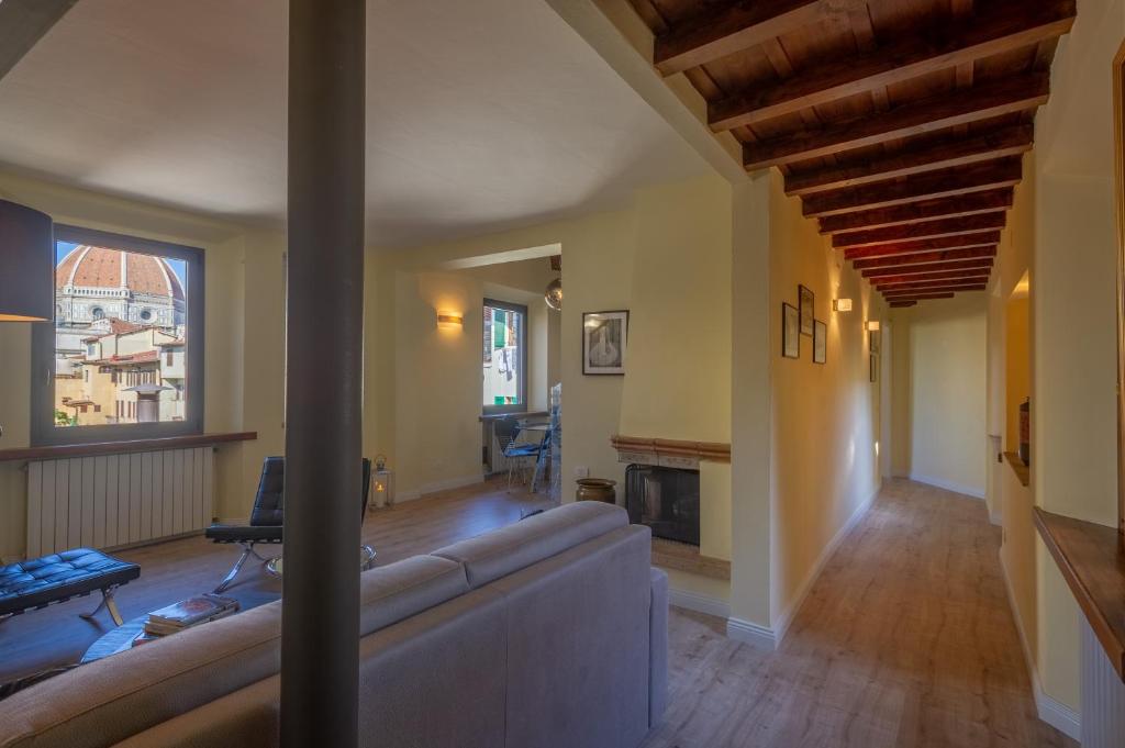 Апартаменты (Апартаменты с 2 спальнями - Двухуровневые - Borgo degli Albizi 6), Apartments Florence- Duomo