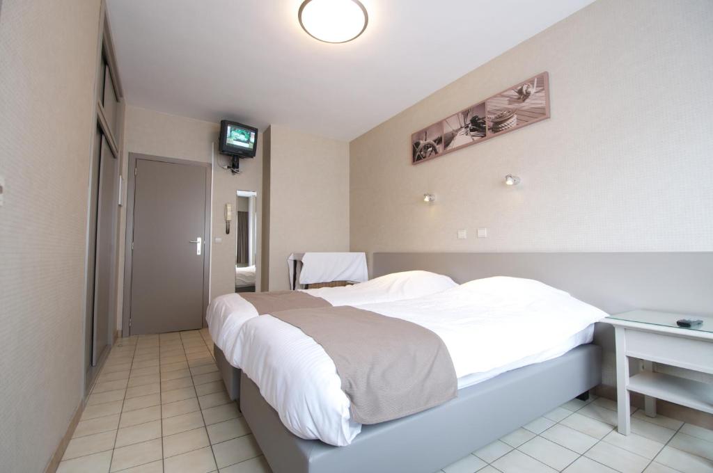 Двухместный (Просторный двухместный номер с 2 отдельными кроватями) отеля Hotel De Golf, Бреден