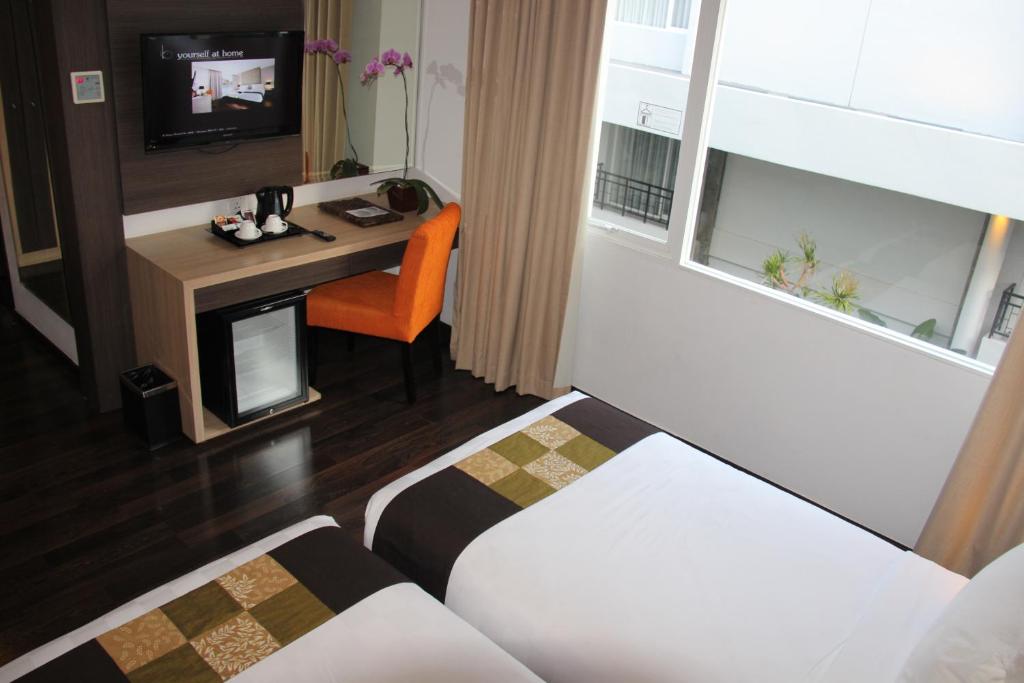 Двухместный (Двухместный номер Делюкс с 1 кроватью или 2 отдельными кроватями и балийским массажем в течение 60 минут) отеля b Hotel Bali & Spa, Денпасар