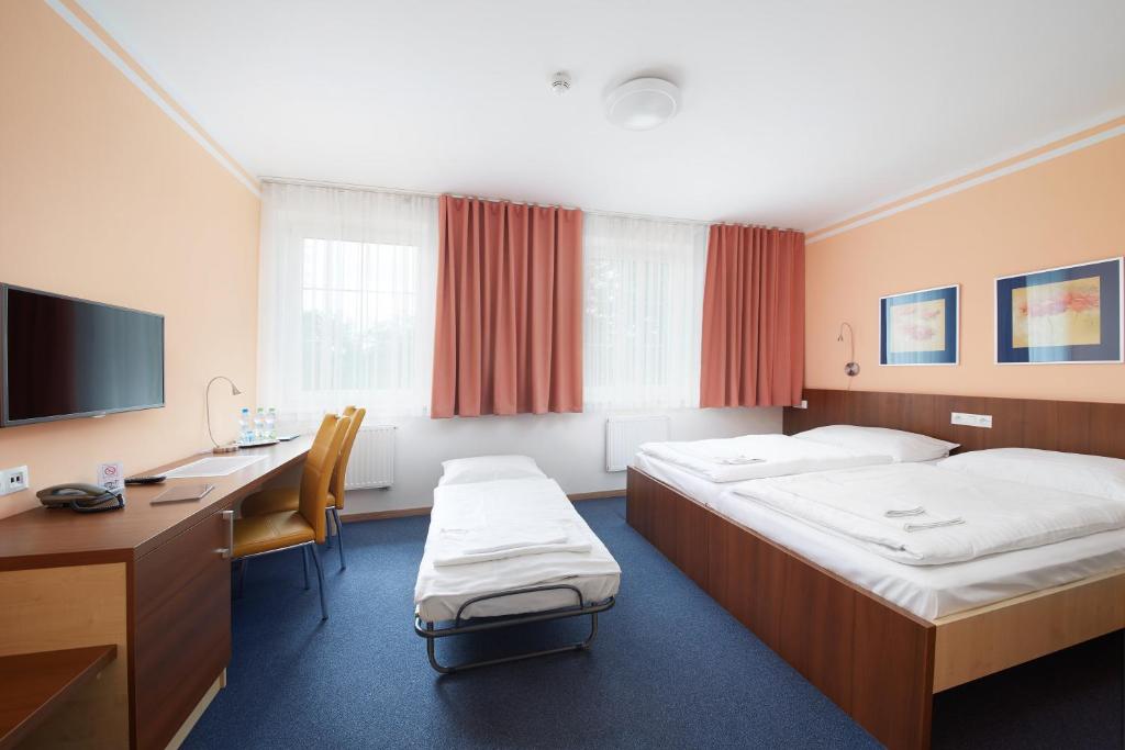 Двухместный (Двухместный номер с 1 кроватью или 2 отдельными кроватями и дополнительной кроватью) отеля Nikolas, Острава