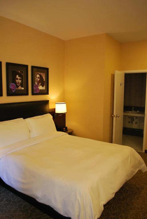 Двухместный (Номер Делюкс с кроватью размера «queen-size») отеля Washington Square Hotel, Нью-Йорк