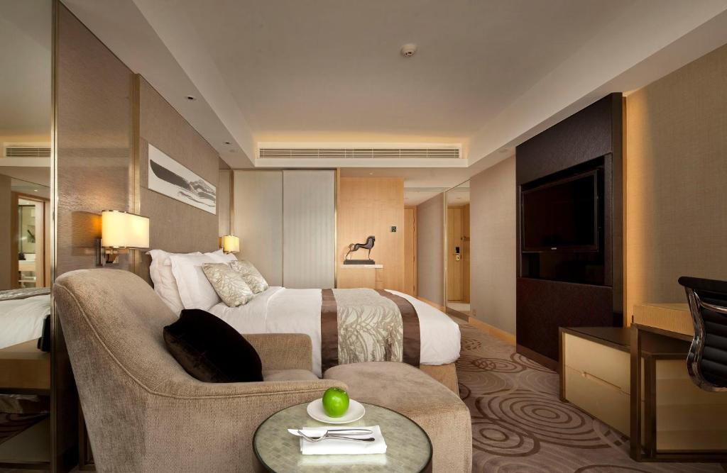 Двухместный (Номер Делюкс с 1 кроватью размера «queen-size» или 2 отдельными кроватями) отеля The Royal Garden, Гонконг (город)