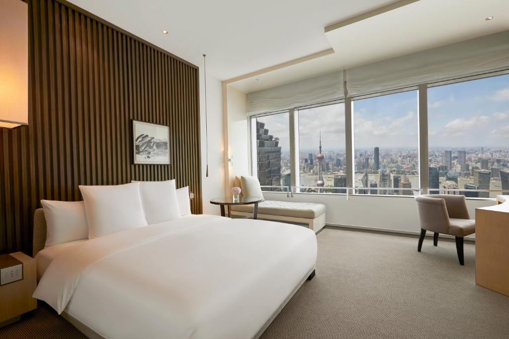 Двухместный (King Room with Pearl Tower View) отеля Park Hyatt Shanghai, Шанхай