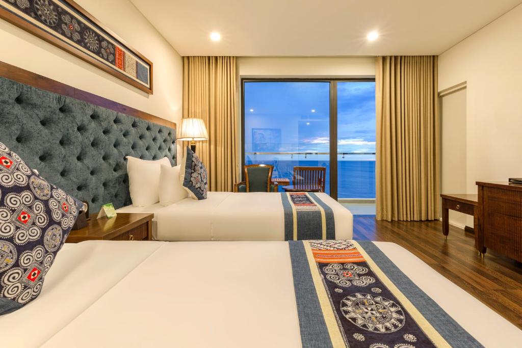 Двухместный (Двухместный номер «Премьер» с 2 отдельными кроватями и балконом - Рядом с океаном) отеля Balcona Hotel Da Nang, Дананг