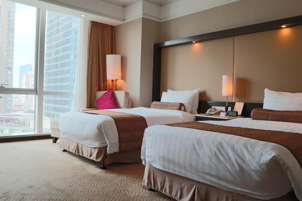 Двухместный (Улучшенный двухместный номер с 2 отдельными кроватями) отеля Howard Johnson Huaihai Hotel, Шанхай