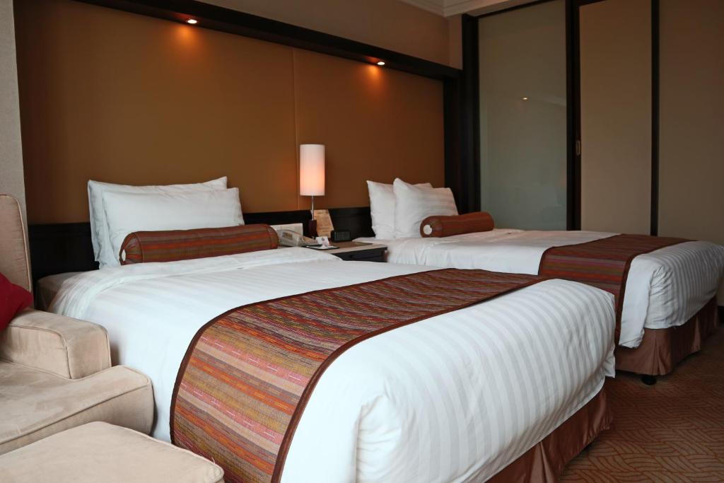 Двухместный (Двухместный номер Делюкс с 2 отдельными кроватями) отеля Howard Johnson Huaihai Hotel, Шанхай
