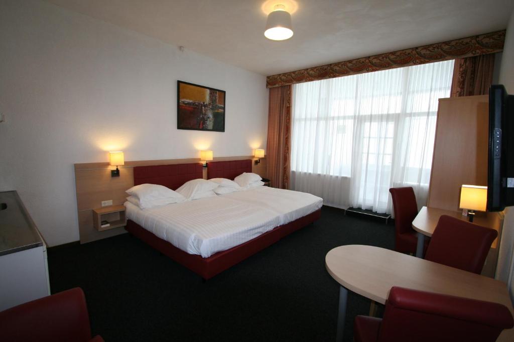 Двухместный (Двухместный номер с 1 кроватью или 2 отдельными кроватями и ванной) отеля Hotel Duinzicht, Схевенинген