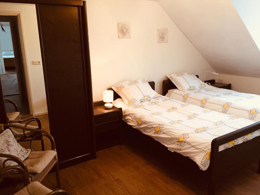 Двухместный (Стандартный двухместный номер с 2 отдельными кроватями и общей ванной комнатой) отеля Bed & Breakfast 'Het Oude Nest', Эйндховен