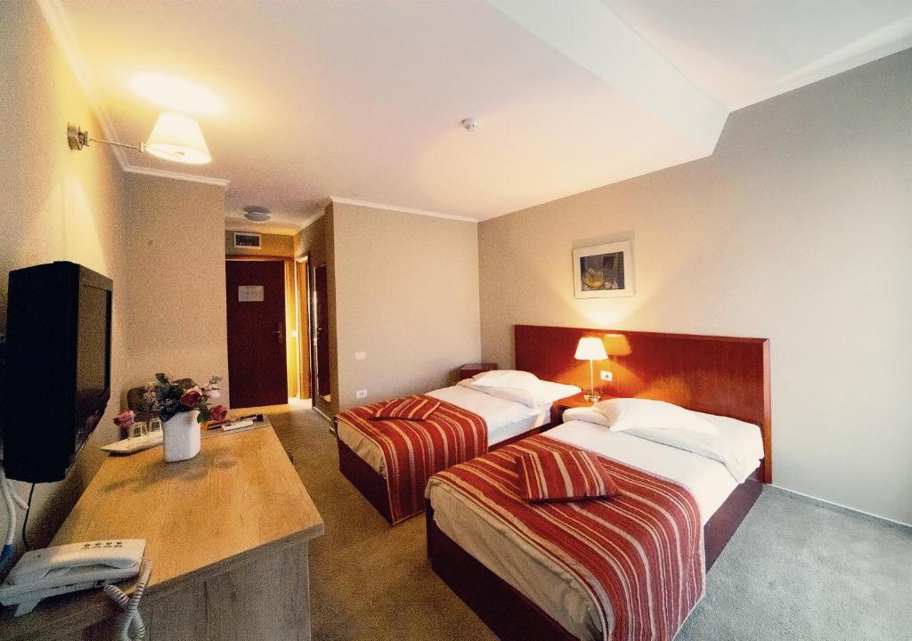 Двухместный (Двухместный номер с 2 отдельными кроватями) отеля Hotel Atrium, Совата