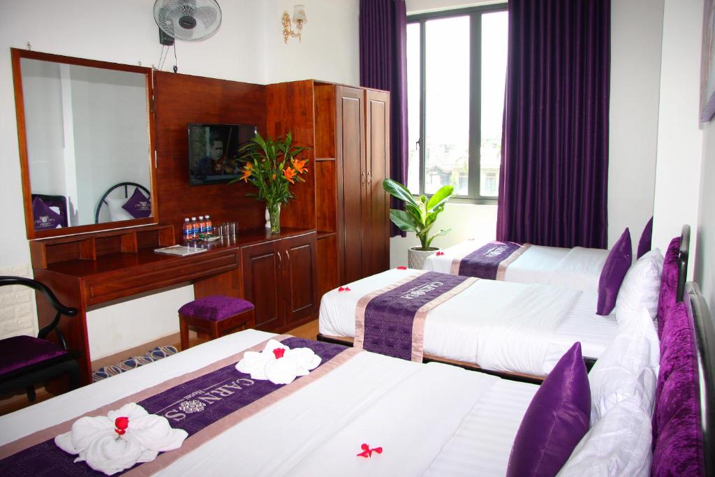 Трехместный (Трехместный номер с видом на город) отеля Carnosa Hotel Hue, Хюэ
