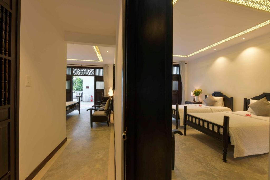 Семейный (Улучшенный семейный смежный номер) курортного отеля Hoi An Ancient House Resort & Spa, Хойан