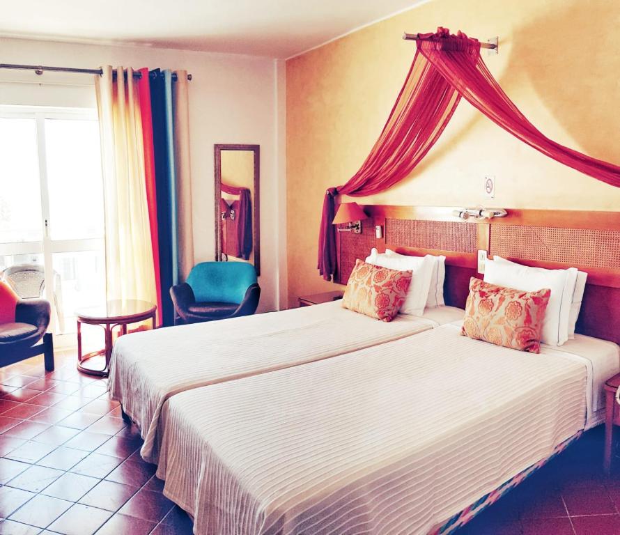 Двухместный (Стандартный двухместный номер с 1 кроватью или 2 отдельными кроватями) отеля Hotel do Cerro, Албуфейра