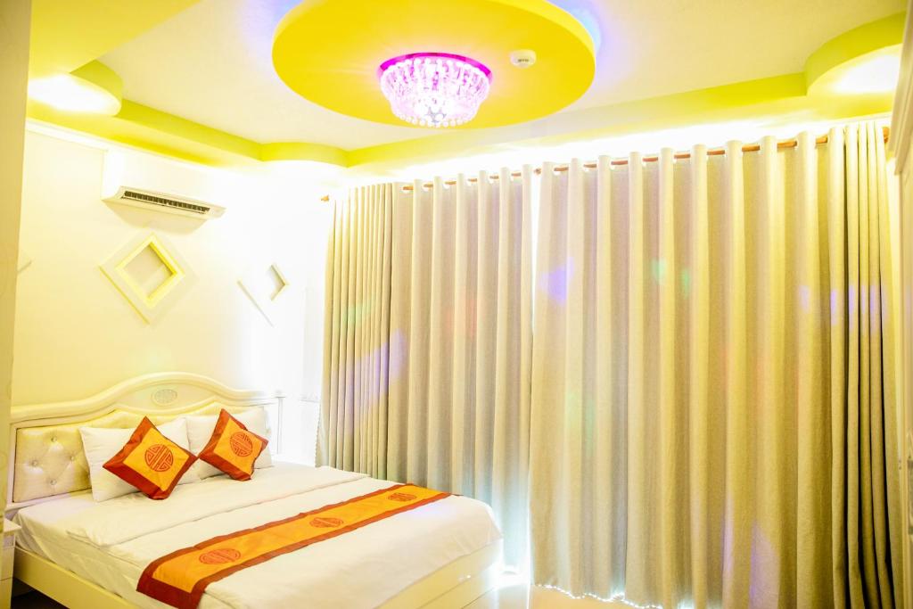 Двухместный (Стандартный номер с кроватью размера «king-size») отеля Khách Sạn Anh Khoa, Фанранг