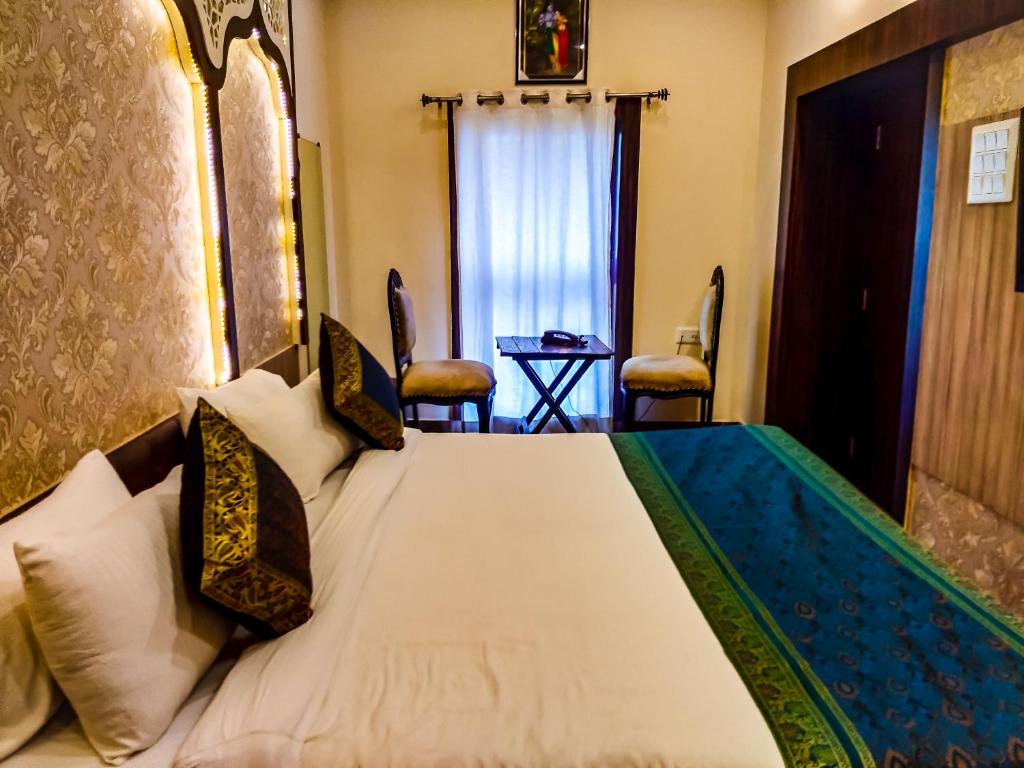 Сьюит (Rudraksha Suite with River View), Hotel Sri Omkar Palace