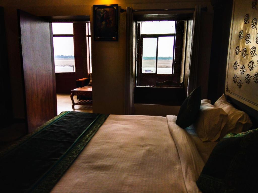 Сьюит (Rudraksha Suite with River View), Hotel Sri Omkar Palace