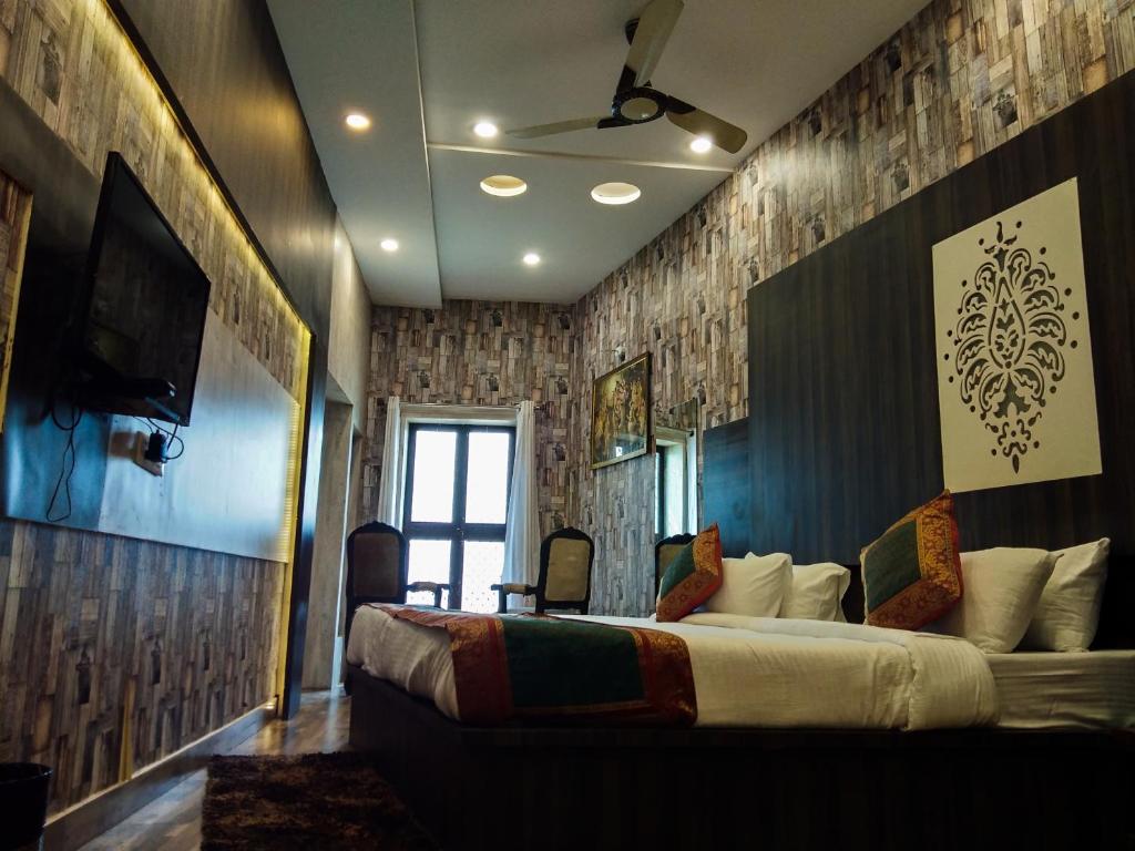 Двухместный (Nandi Room with River View) отеля Hotel Sri Omkar Palace, Варанаси