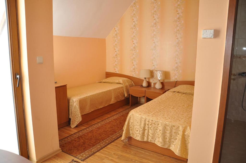Двухместный (Двухместный номер с 2 отдельными кроватями и балконом) отеля Hotel St. Nikola, Поморие