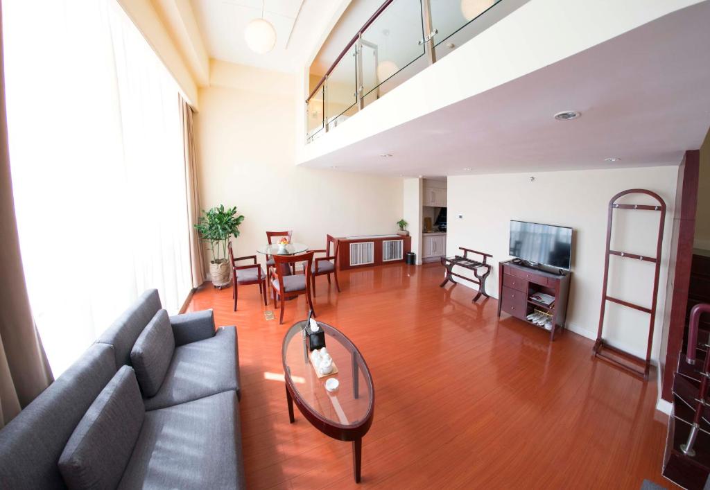 Апартаменты (Duplex Deluxe Family Apartment), Yant Meiya International ApartHotel