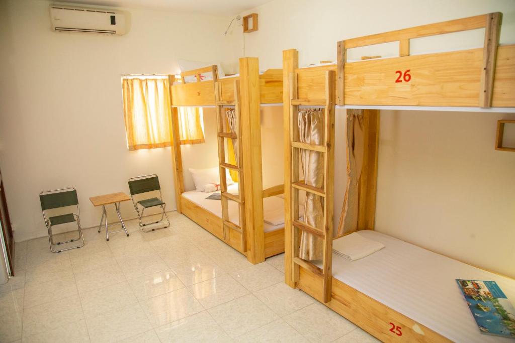 Номер (Кровать в общем номере с 4 кроватями и балконом), Hanoi City Backpackers Hostel