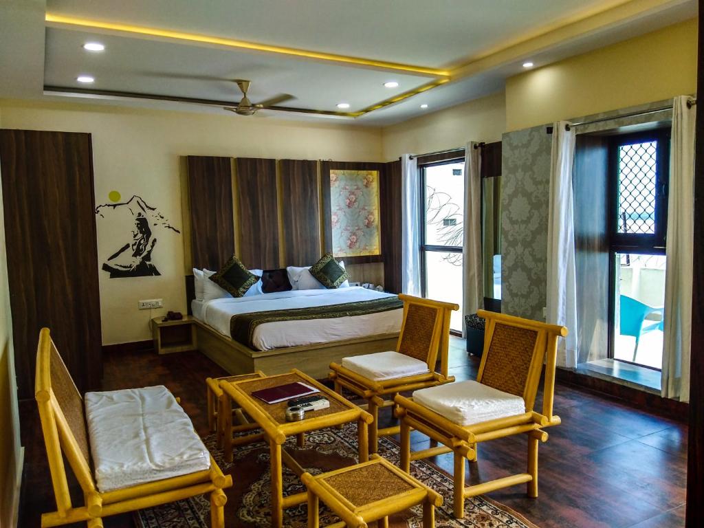 Сьюит (Kailash Suite with River View) отеля Hotel Sri Omkar Palace, Варанаси