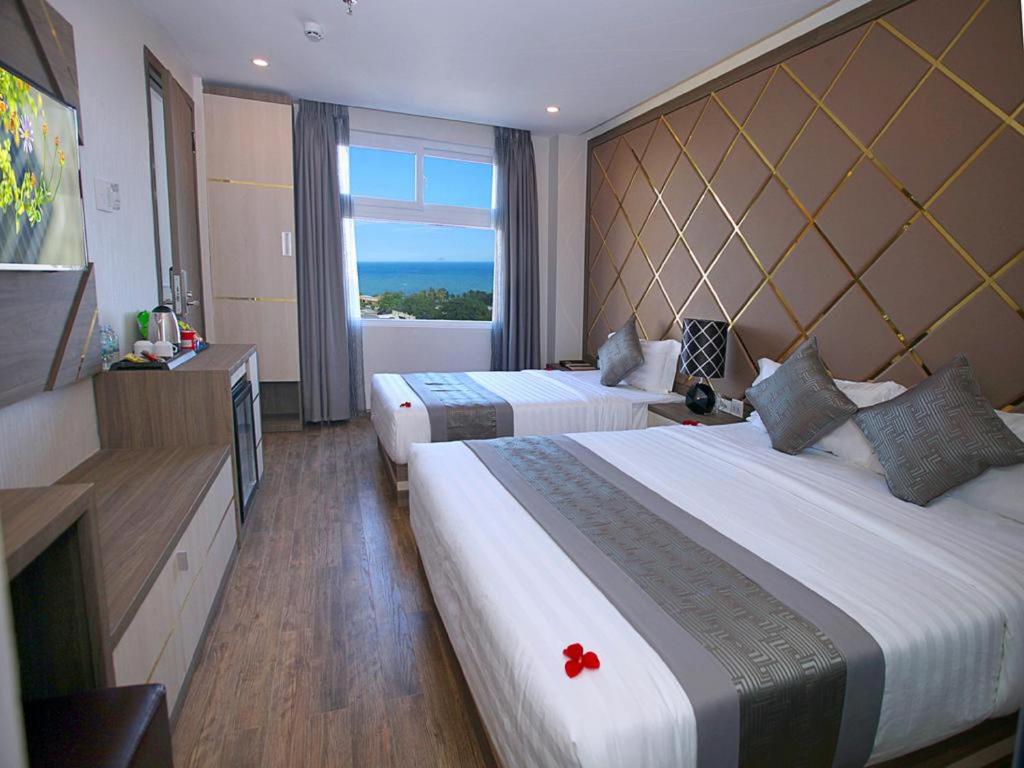 Трехместный (Трехместный номер с видом на море) отеля New Sun Hotel, Нячанг