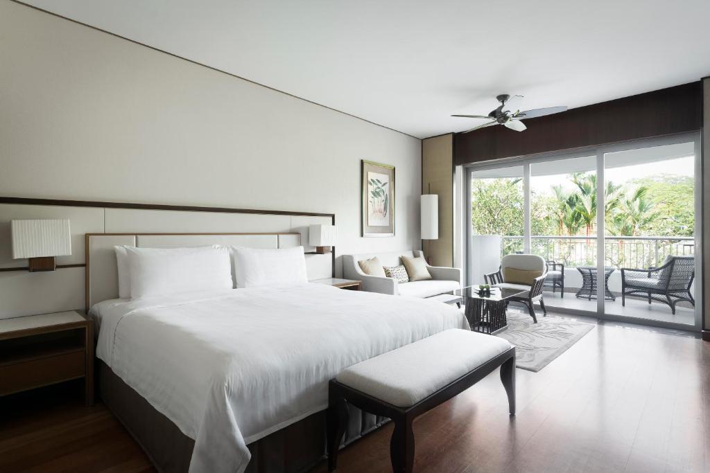 Двухместный (Предложение «Каникулы» — Номер Делюкс Pool с кроватью размера «king-size» в крыле Garden) отеля Shangri-La Hotel Singapore, Сингапур (город)