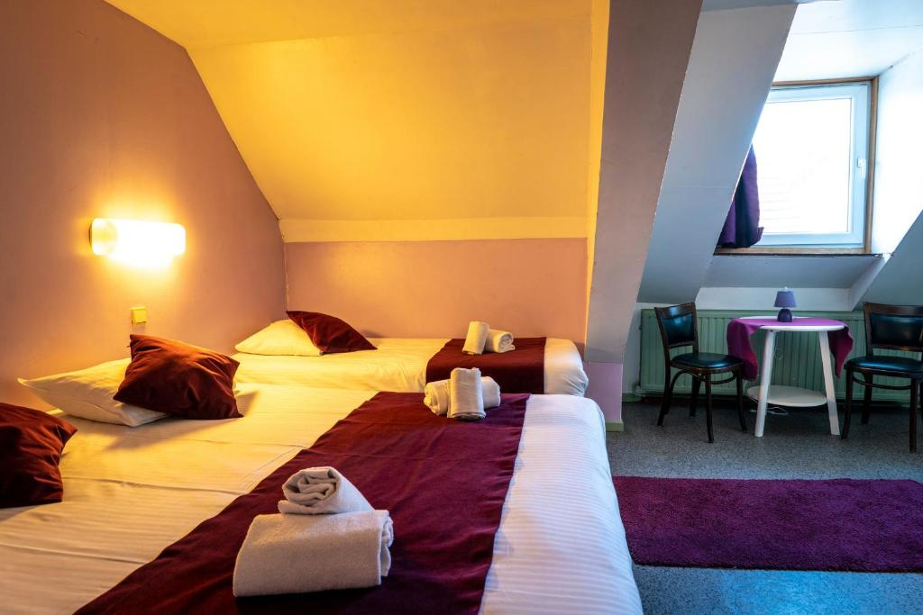 Трехместный (Трехместный номер с ванной комнатой) отеля Hotel Flandria-centrum, Гент