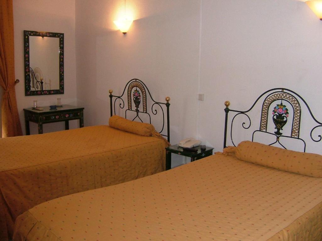 Двухместный (Двухместный номер с 2 отдельными кроватями) отеля Alentejano Low Cost Hotel, Эштремош
