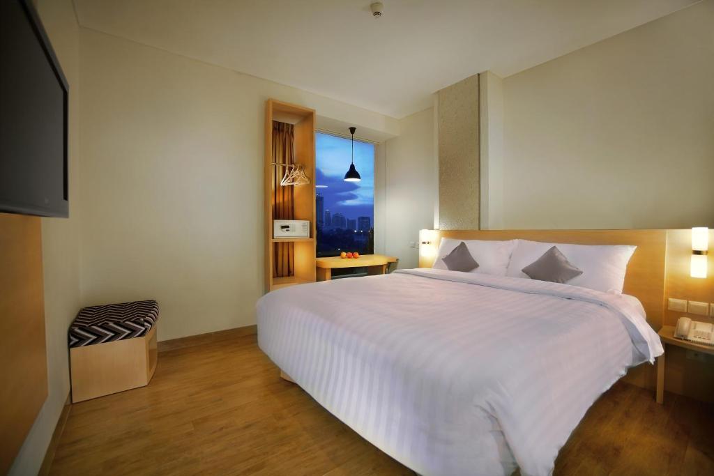Двухместный (Стандартный двухместный номер с 1 кроватью или 2 отдельными кроватями) отеля Neo Hotel Melawai by ASTON, Джакарта