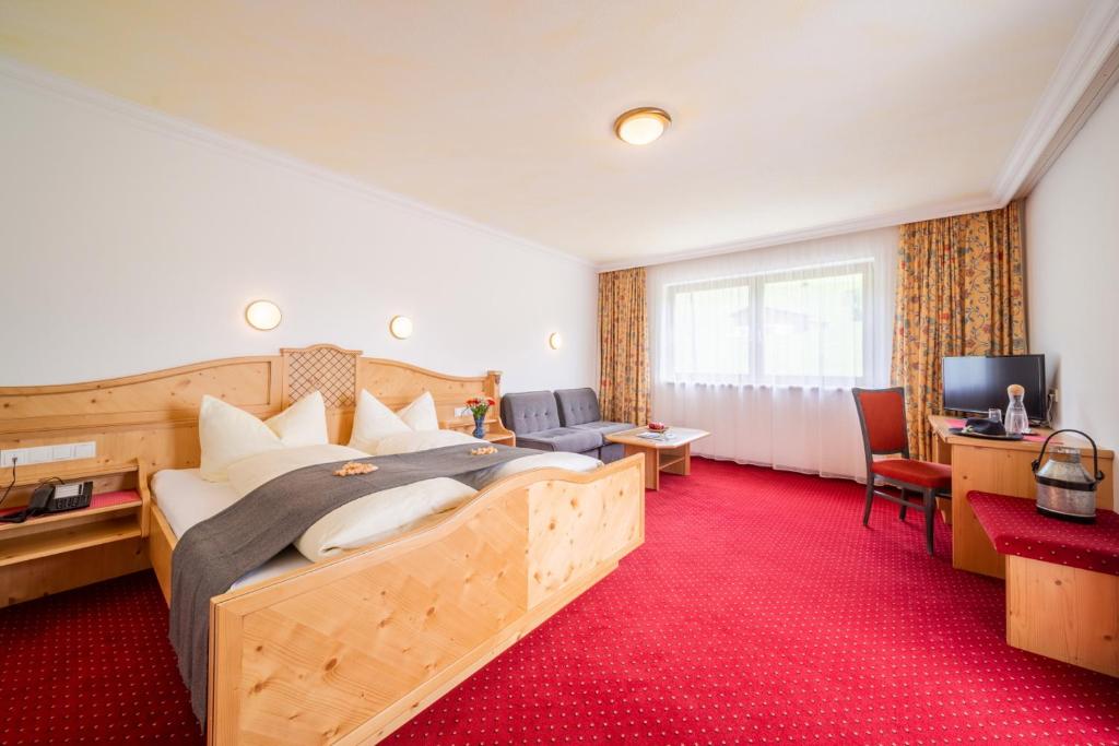 Двухместный (Двухместный номер с 1 кроватью и балконом) отеля Hotel Rastbichlhof, Нойштифт