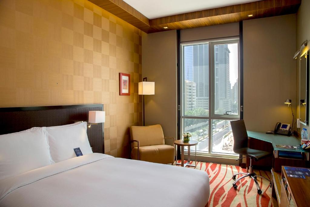 Двухместный (Улучшенный номер) отеля Radisson Blu Hotel, Dubai Media City, Дубай